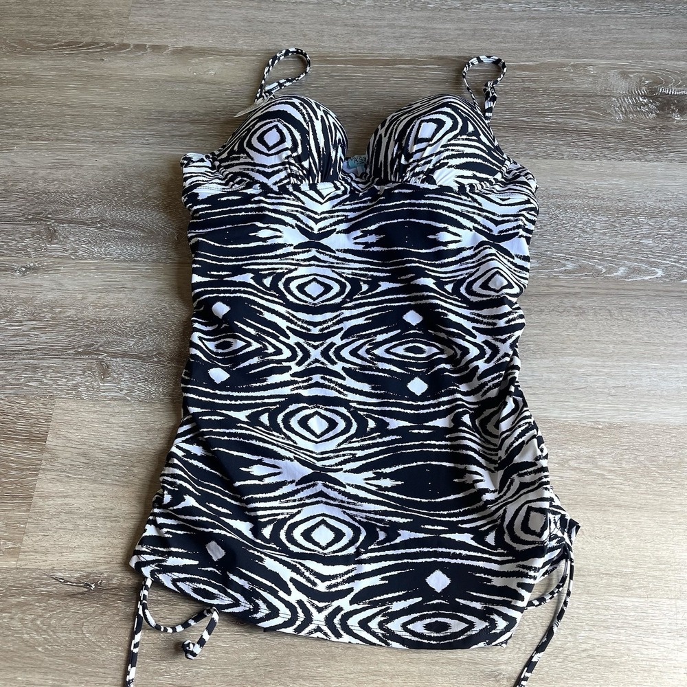 Love Your Assets by Spanx Women's L Black White Zebra Ruched Built In Cup‎ NWT